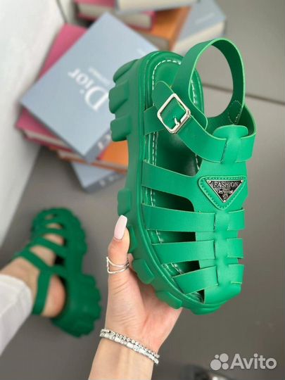 Босоножки женские