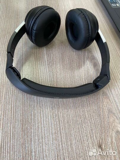 Беспроводные наушники Mercedes Benz