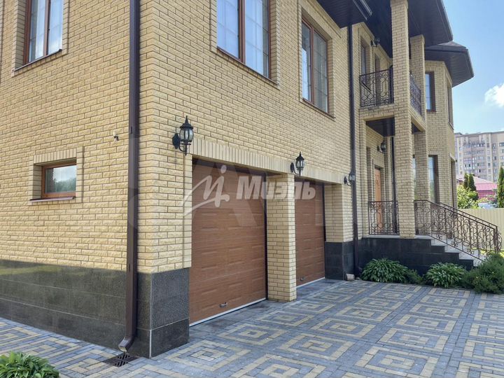 Дом 476,2 м² на участке 10 сот.