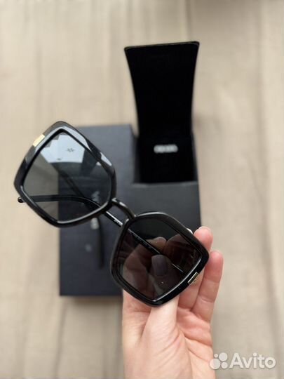 Солнцезащитные очки женские prada