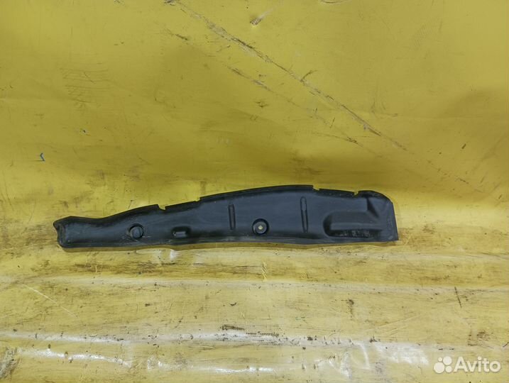 Пыльник переднего левого крыла Audi A4 B9 2015