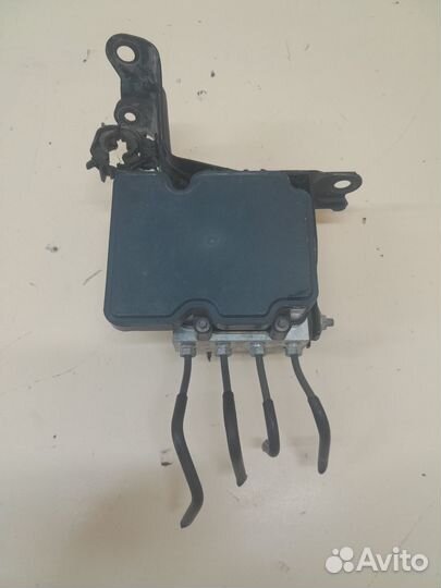 Блок ABS (насос) Toyota Camry