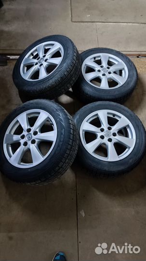 Toyo Winter Tranpath MK4a 215/60 R17