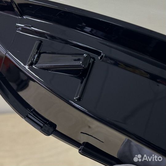 Уцененное стекло для фары Jeep Cherokee (2017-2020