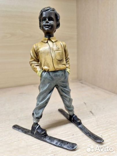 Мальчик на лыжах. Венская бронза. Статуэтка. Дети
