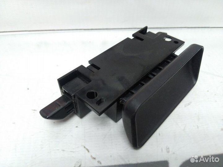 Ручка бардачка Mitsubishi Outlander II (2005—2009)