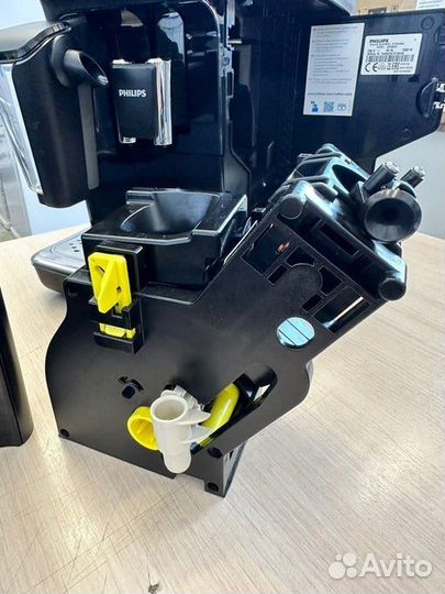 Кофемашина Philips EP3241 Series 3200 LatteGo