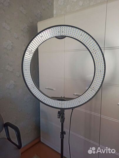 Кольцевая лампа