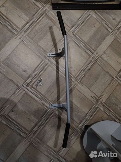 Турник настенный