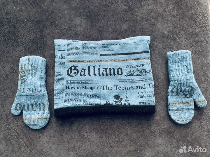 Шапка и варежки Galliano. Оригинал