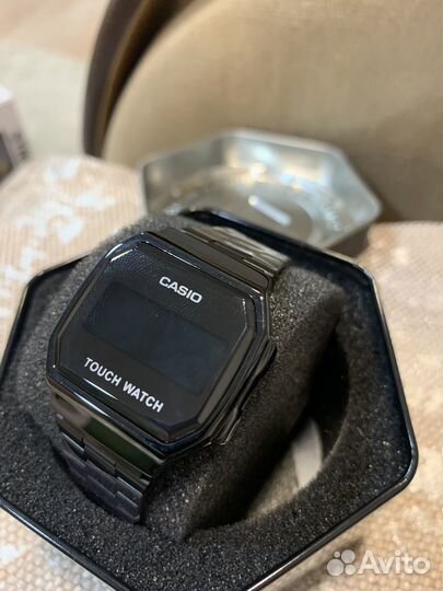 Часы Casio с сенсорным дисплеем