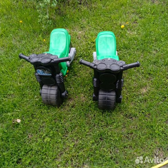 Беговелы-мотоциклы для двойни