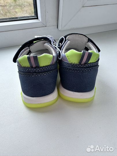 Сандали новые