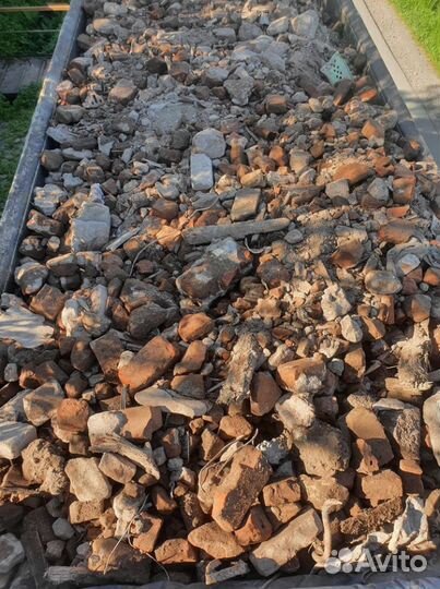 Бой кирпича бетона