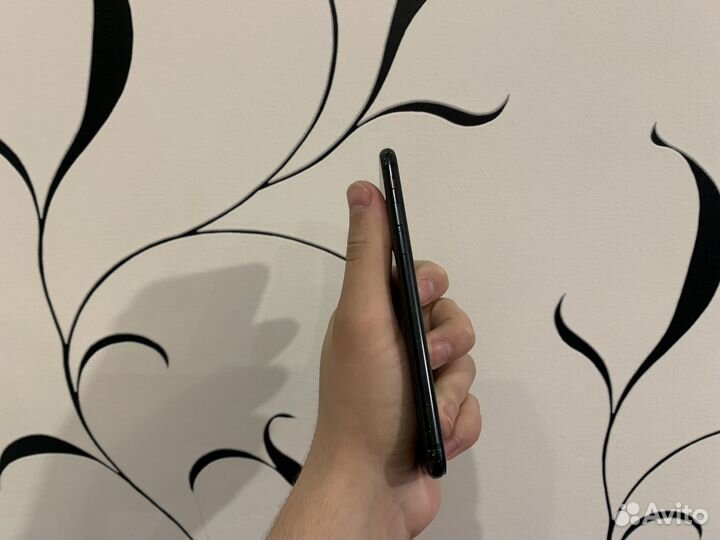 iPhone SE, 128 ГБ