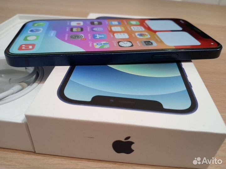 iPhone 12, 64 ГБ