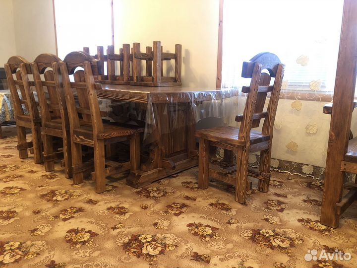 Стол и стулья