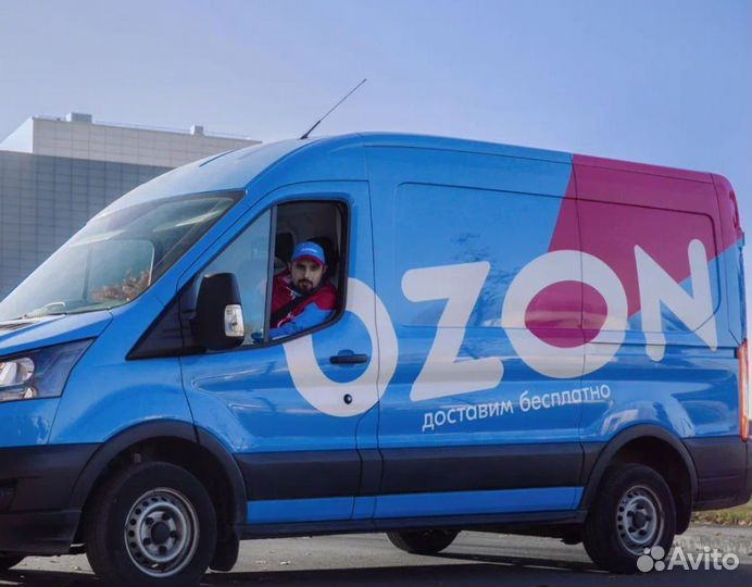 Водитель компании ozon на Ford Transit
