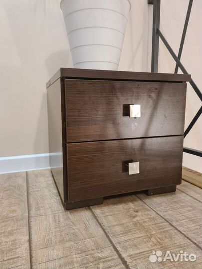 Тумба прикроватная