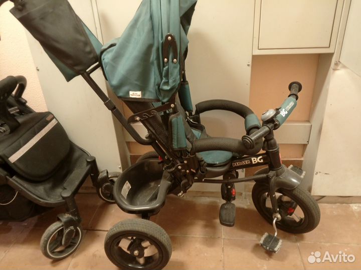 Детский велосипед с ручкой