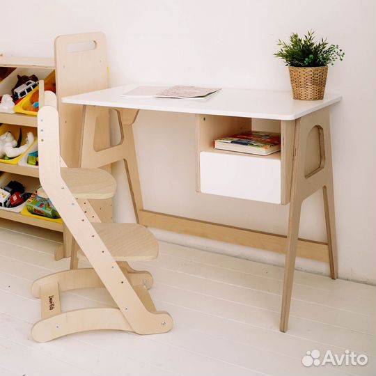 Стол школьника и стул универсальный