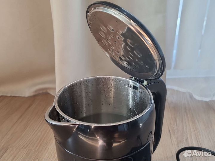 Электрочайник Redmond RK-M1303D черный