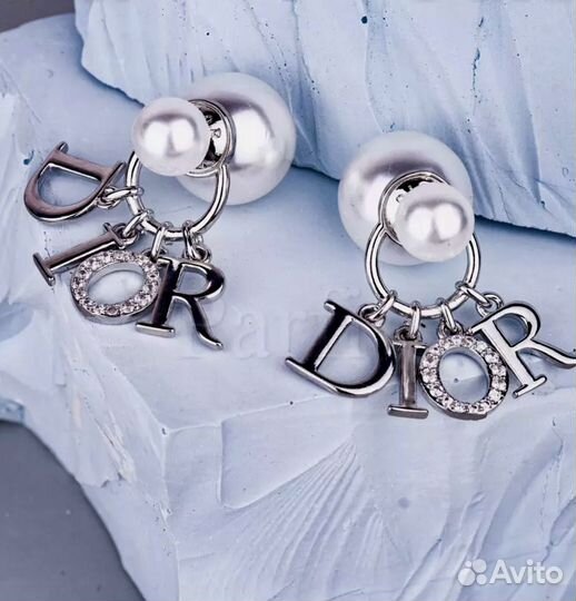 Трендовые двусторонние серьги Dior