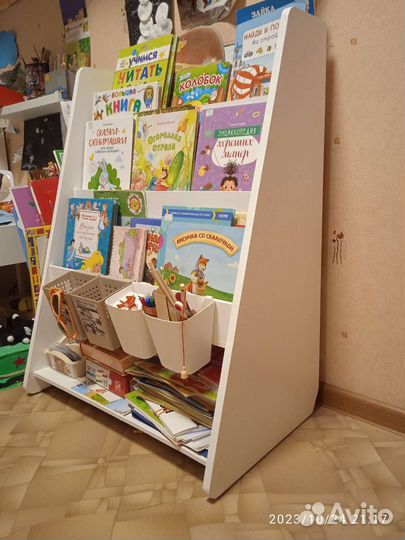 Полка для книг монтессори