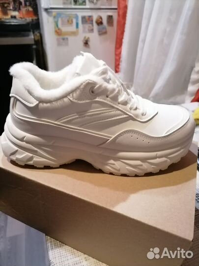 Кроссовки женские с мехом