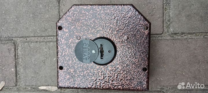 Замок дверной накладной