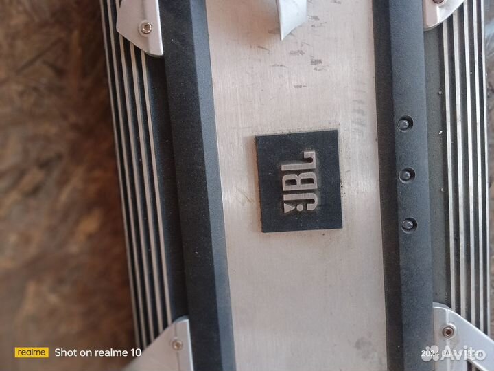 Автомобильный сабвуфер и усилитель