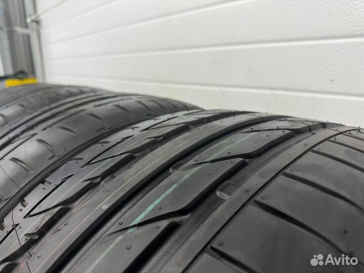 Bridgestone Potenza S001 285/30 R19 и 255/35 R19 98Y