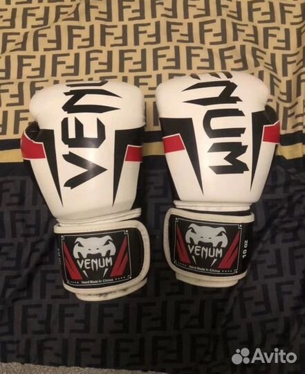 Боксерские перчатки 10 oz venum