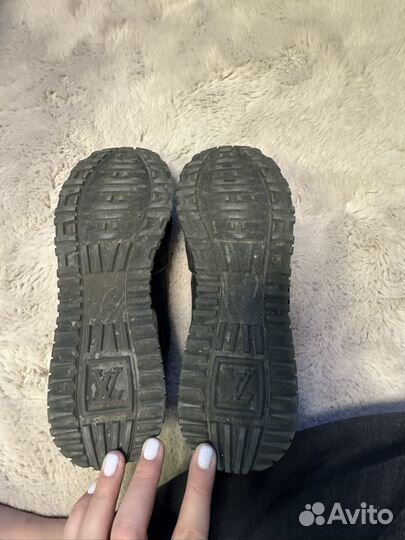 Кроссовки женские