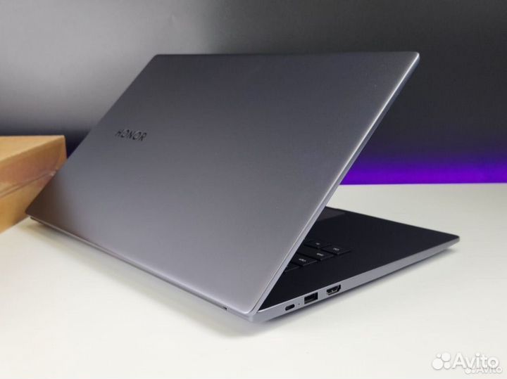 Новый Honor MagicBook X 15 /i3-10110U/8/256