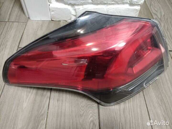 Фонарь задний левый Toyota Rav4 40