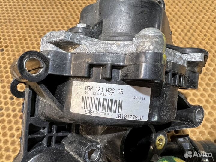 Помпа водяная насос Volkswagen Audi 06H121026DR