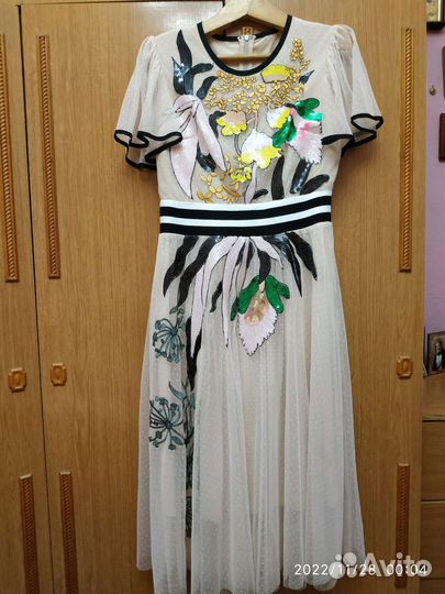 Платье нарядное 46
