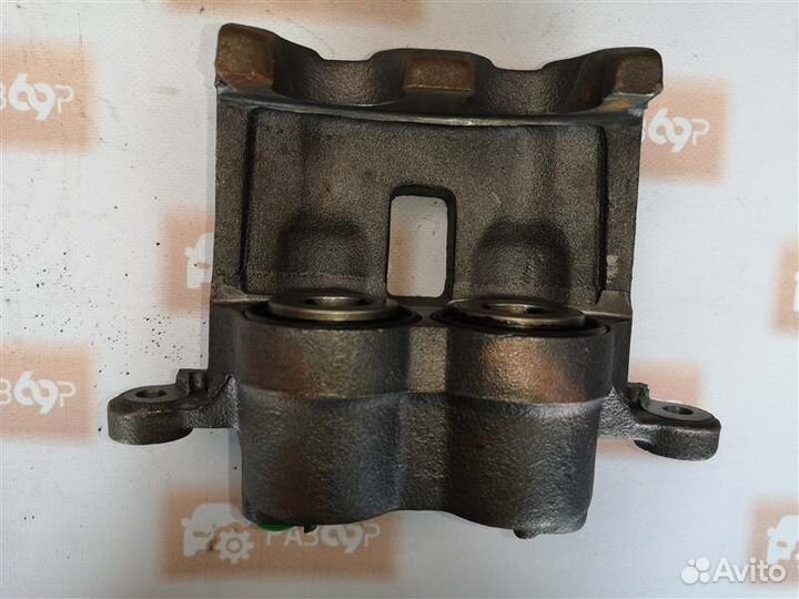 Суппорт передний правый Jeep Grand Cherokee WJ