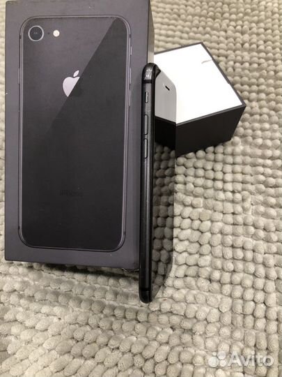 Телефон iPhone 8 64 gb