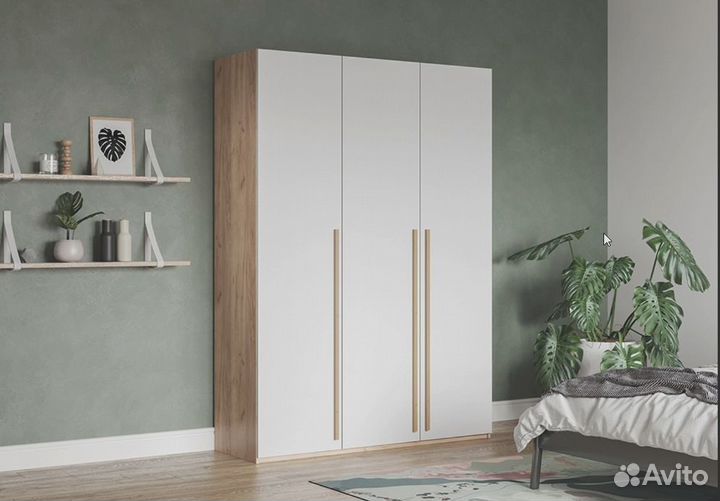 Шкаф трехстворчатый