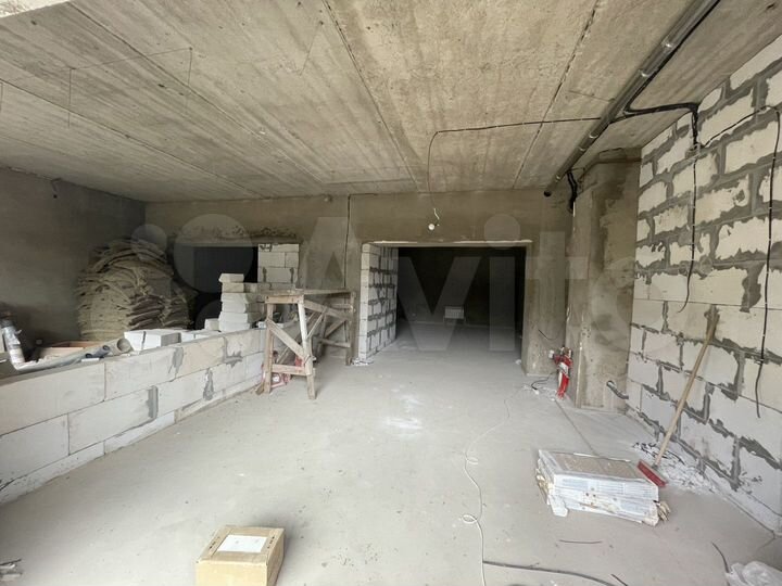 3-к. квартира, 100 м², 1/3 эт.