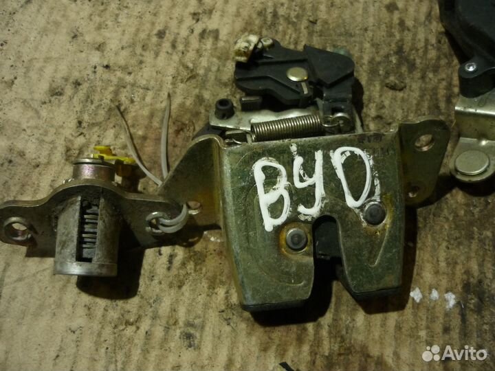 Замок багажника BYD F3