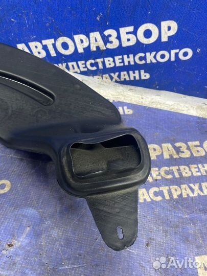 Воздуховод Opel Astra H универсал 2012