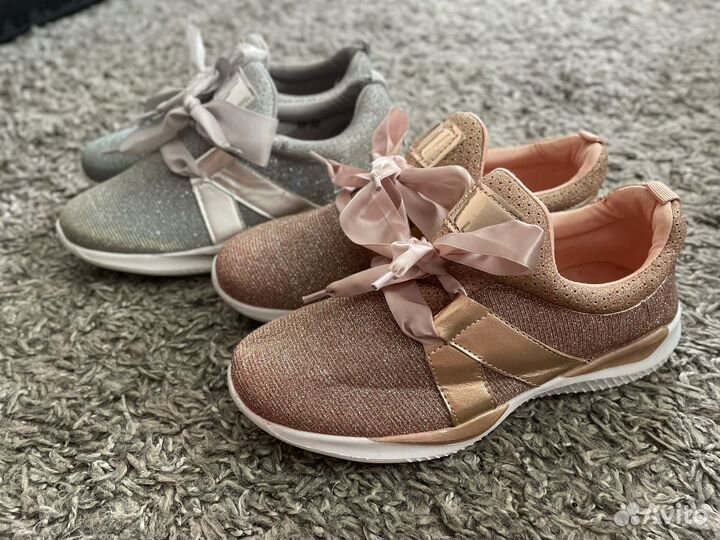 Кроссовки женские