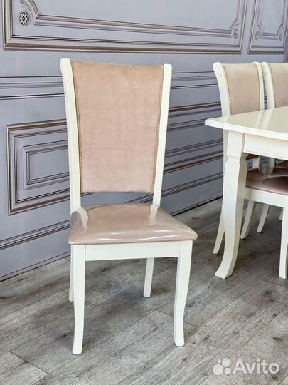 Стол и стулья