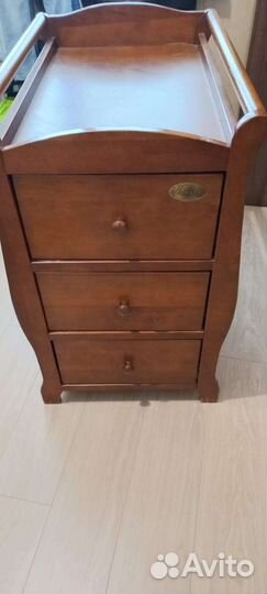 Пеленальный столик