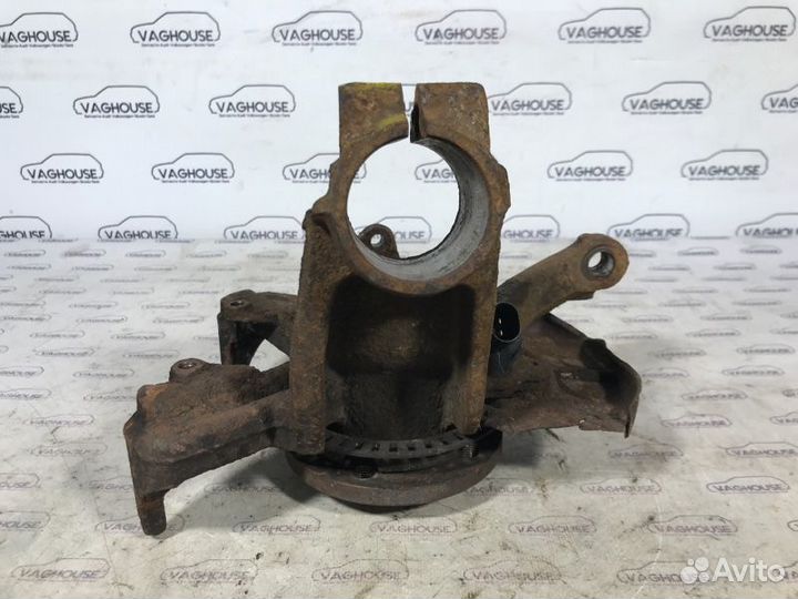 Кулак поворотный передний Volkswagen Golf 4