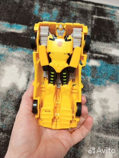 Робот трансформер бамблби
