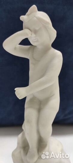 Фарфоровая статуэтка